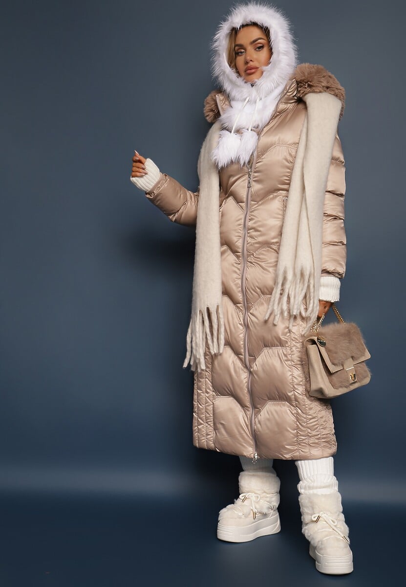 Beżowa Kurtka Płaszcz z Ozdobnym Pikowaniem z Kapturem z Futerkiem i Marszczeniami Larian