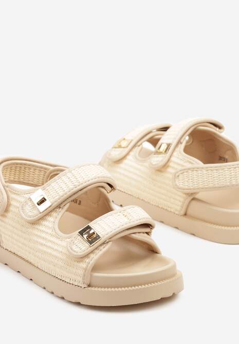 Beżowe Sandały Ozdobione Metalicznymi Aplikacjami i Dwoma Paskami Pillirene