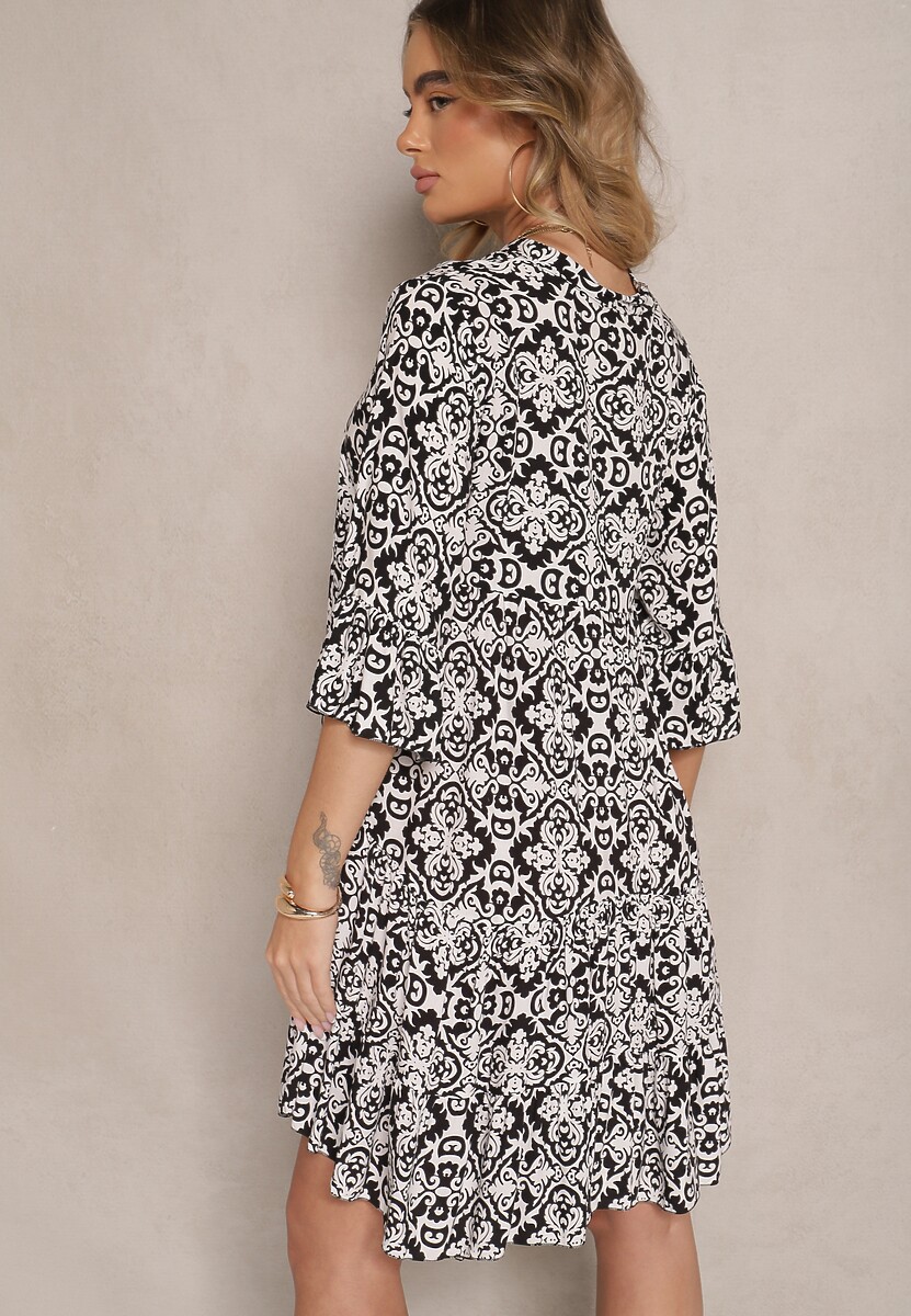 Czarna Rozkloszowna Sukienka z Bawełny w Ornamentalny Wzór z Falbaną Lanariella