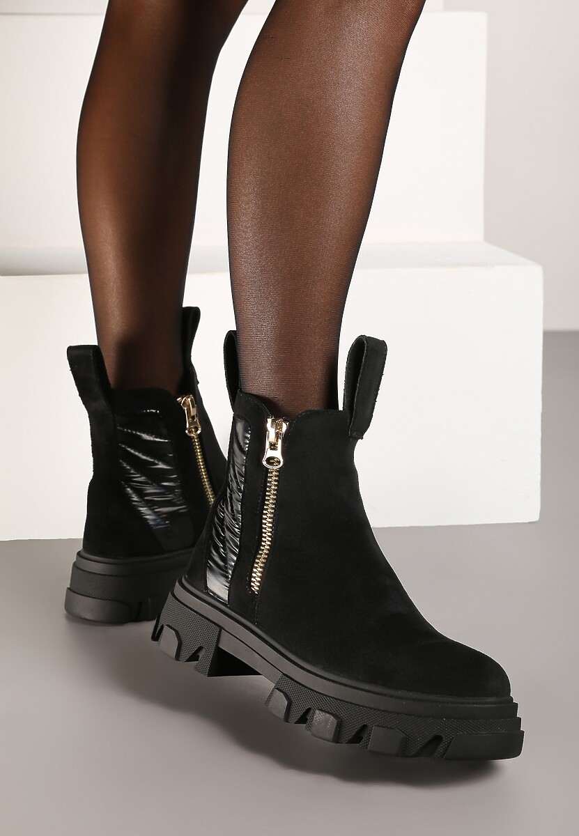 Czarne Botki z Napisem na Taśmie i Ozdobnym Suwakiem Rivarisa