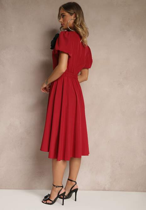 Bordowa Rozkloszowana Sukienka Vices Ozdobiona Odpinanym Kwiatem 3D Koleira