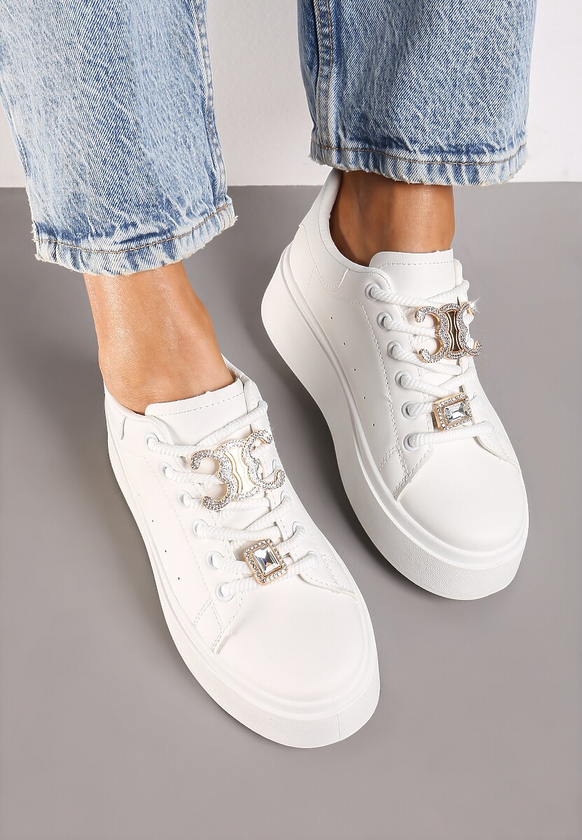 Białe Sneakersy na Platformie Ozdobione Cyrkoniami i Aplikacjami na Sznurówkach Arretea