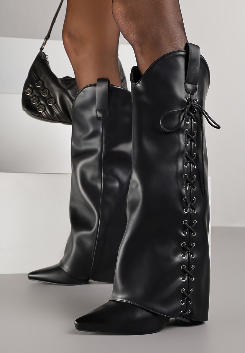 Czarne Kozaki na Słupku Ozdobione Sznurowaniem i Wywiniętą Cholewką Latanessa