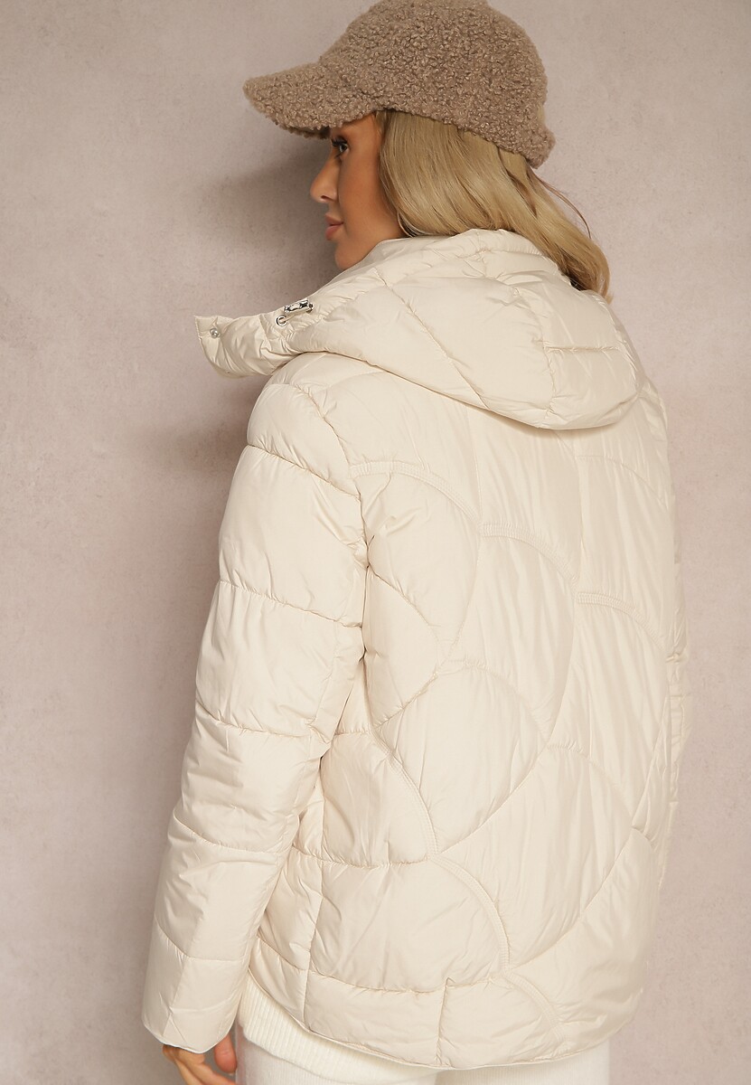 Jasnobeżowa Kurtka z Pikowanymi Przeszyciami o Prostym Kroju z Kapturem i Kieszeniami Salielia