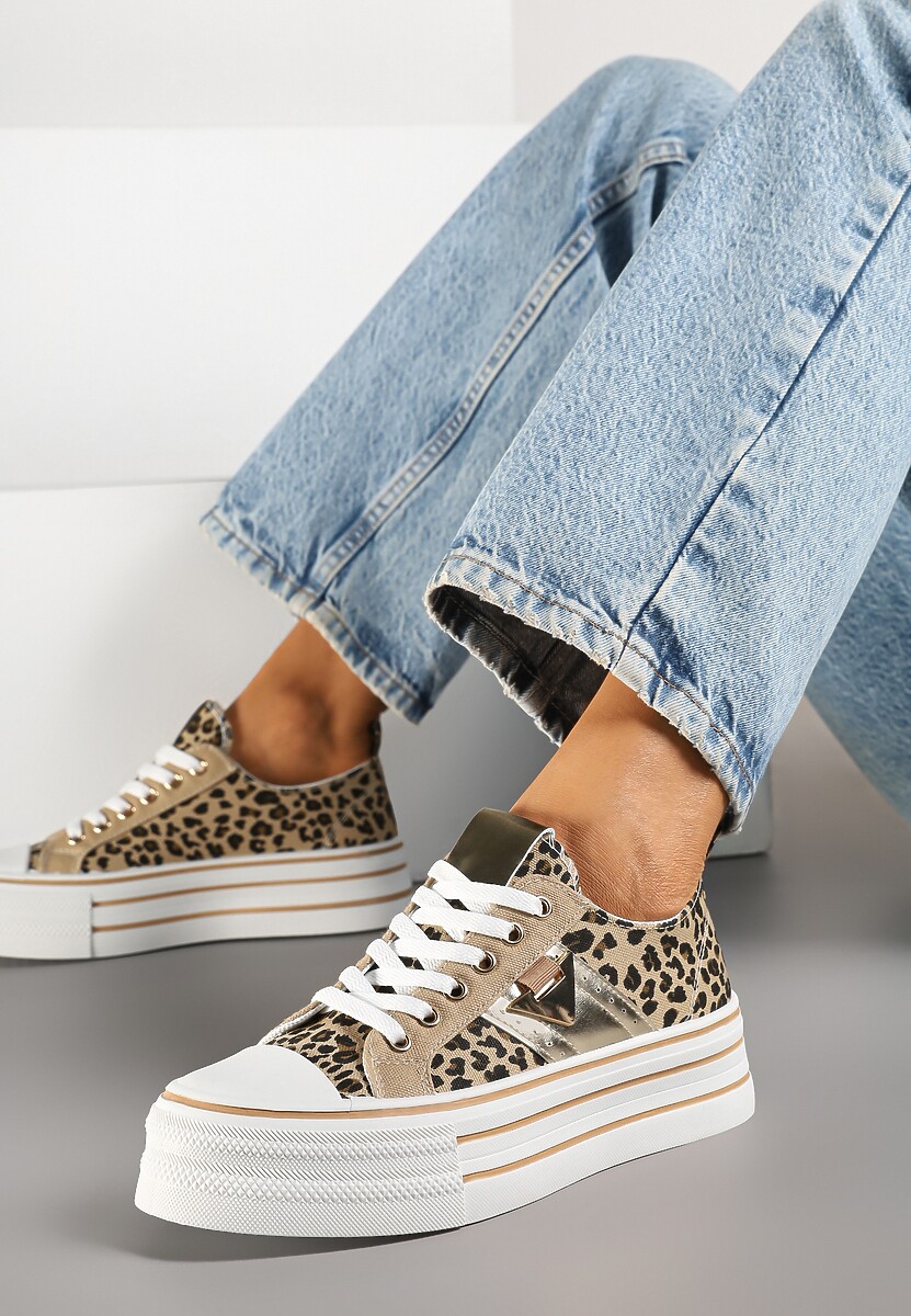 Beżowe Trampki na Platformie Ozdobione Metaliczną Aplikacją Telanoreta