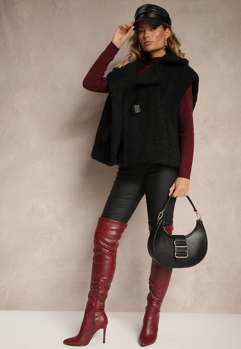 Czarna Kamizelka z Barankowego Futerka Zapinana na Klamrę przy Pasku Hetirani