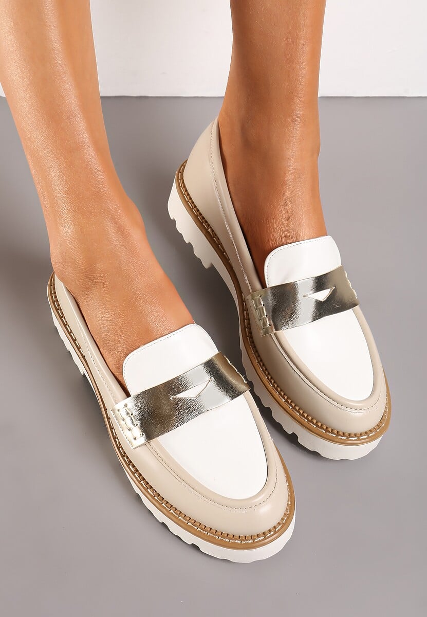 Beżowe Mokasyny na Grubej Podeszwie Ozdobione Metalicznym Paskiem Aelwine