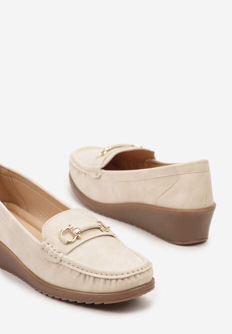 Jasnobeżowe Półbuty Mokasyny na Koturnie z Metaliczną Ozdobą Dalisha