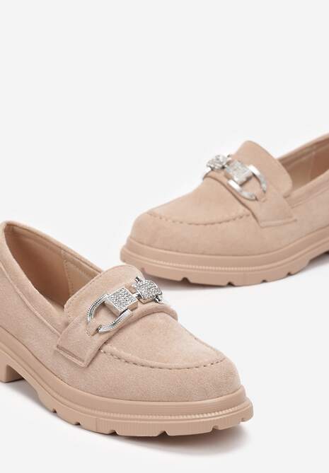 Beżowe Eleganckie Mokasyny Ozdobione Biżuteryjną Klamrą Adelai