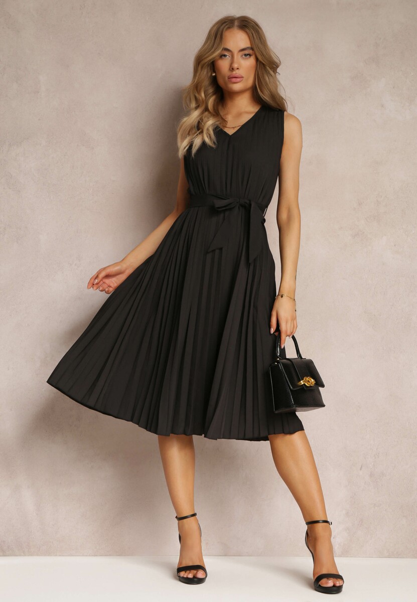Czarna Sukienka Midi z Plisowanej Tkaniny z Materiałowym Paskiem Eudoxia