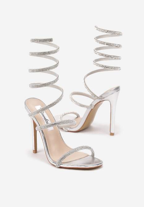 Srebrne Sandały na Obcasie Ozdobione Cyrkoniową Sprężyną na Łydkę Nelesi