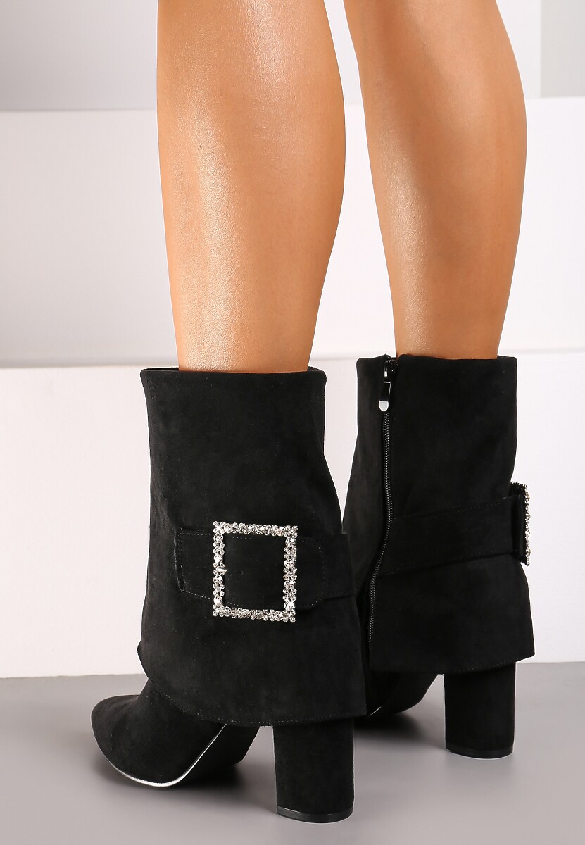 Czarne Botki na Słupku Ozdobione Klamrą z Cyrkoniami i Wywiniętą Cholewką Armenna