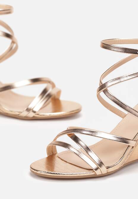 Szampańskie Sandały z Paskami na Koturnie Phymia