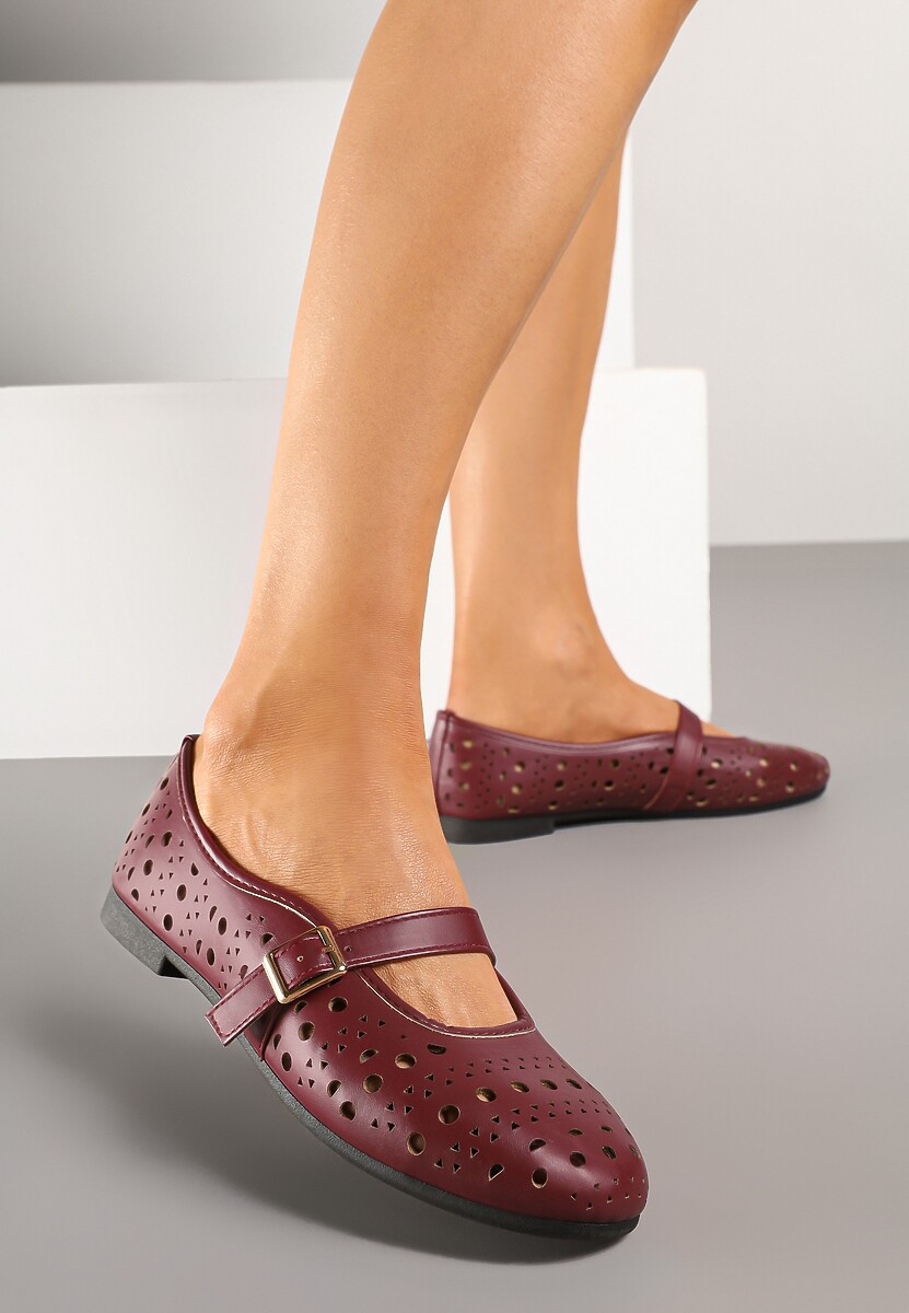 Bordowe Balerinki z Ażurowymi Wycięciami z Paskiem na Sprzączkę Frollia