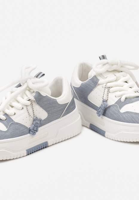 Biało-Niebieskie Sneakersy na Platformie z Zawieszką Misiem Arialbe