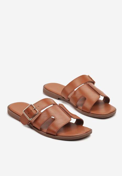 Brązowe Klapki Ozdobione Klamrą i Wycięciami Lenilea