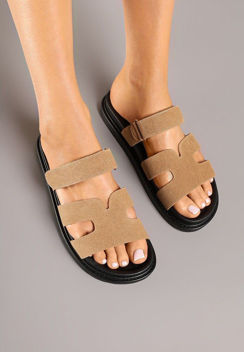 Ciemnobeżowe Klapki Ozdobione Wycięciami Novariella