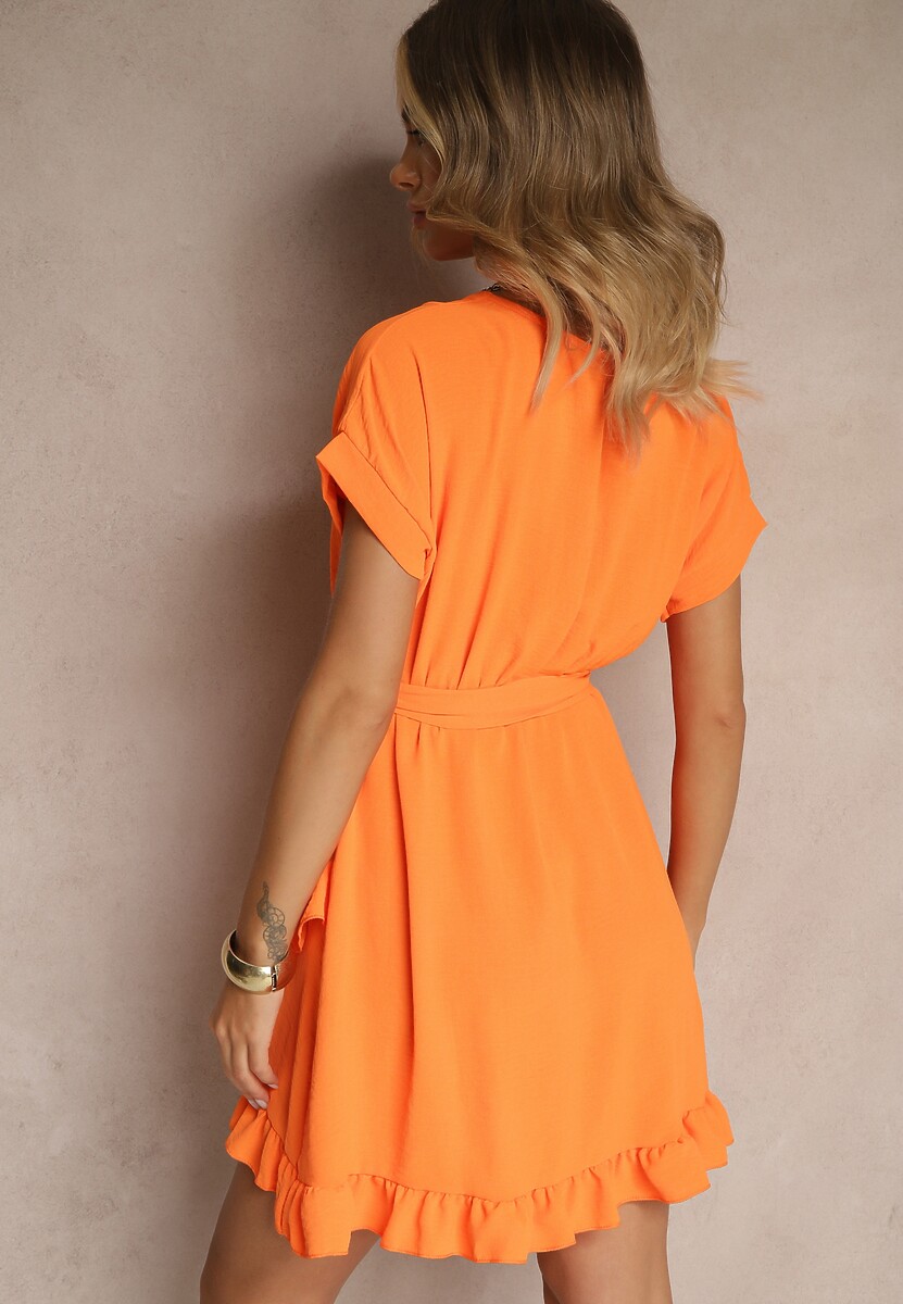 Pomarańczowa Sukienka o Rozkloszowanym Kroju z Paskiem i Falbanami Addea