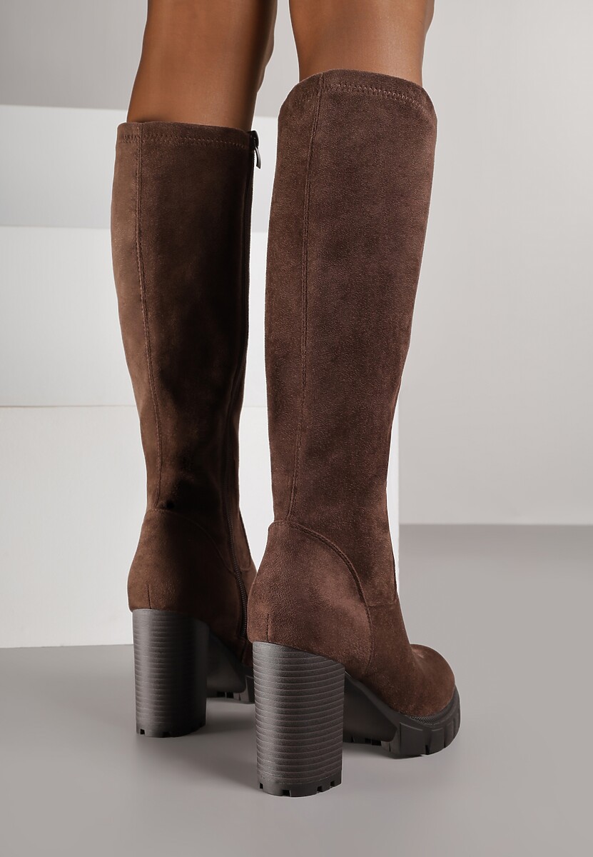 Brązowe Kozaki z Imitacji Zamszu na Obcasie Typu Słupek Rilaresa