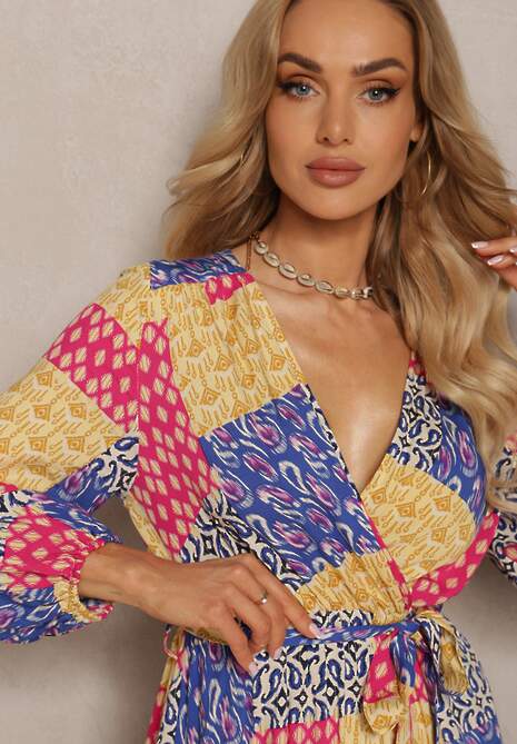 Niebiesko-Żółta Sukienka z Wiskozy z Gumką w Pasie i Materiałowym Paskiem z Trójkątnym Dekoltem Nelarae