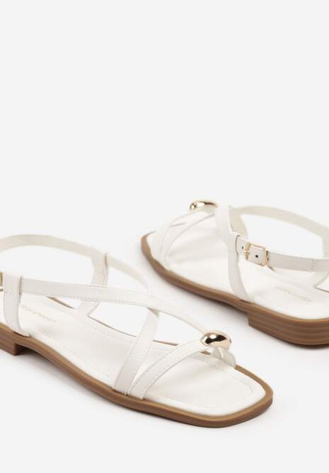 Białe Płaskie Sandały z Cienkich Paseczków z Metaliczną Ozdobą Sorimea