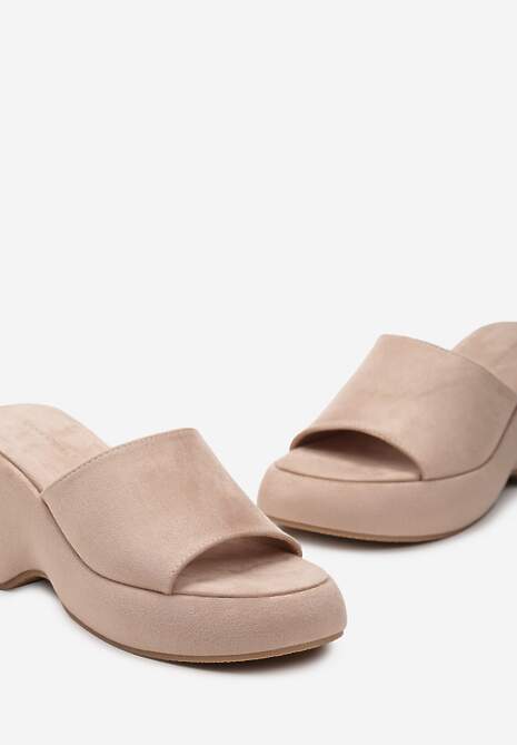 Beżowe Jednolite Klapki z Szerokim Paskiem na Koturnie z Platformą Kaldira