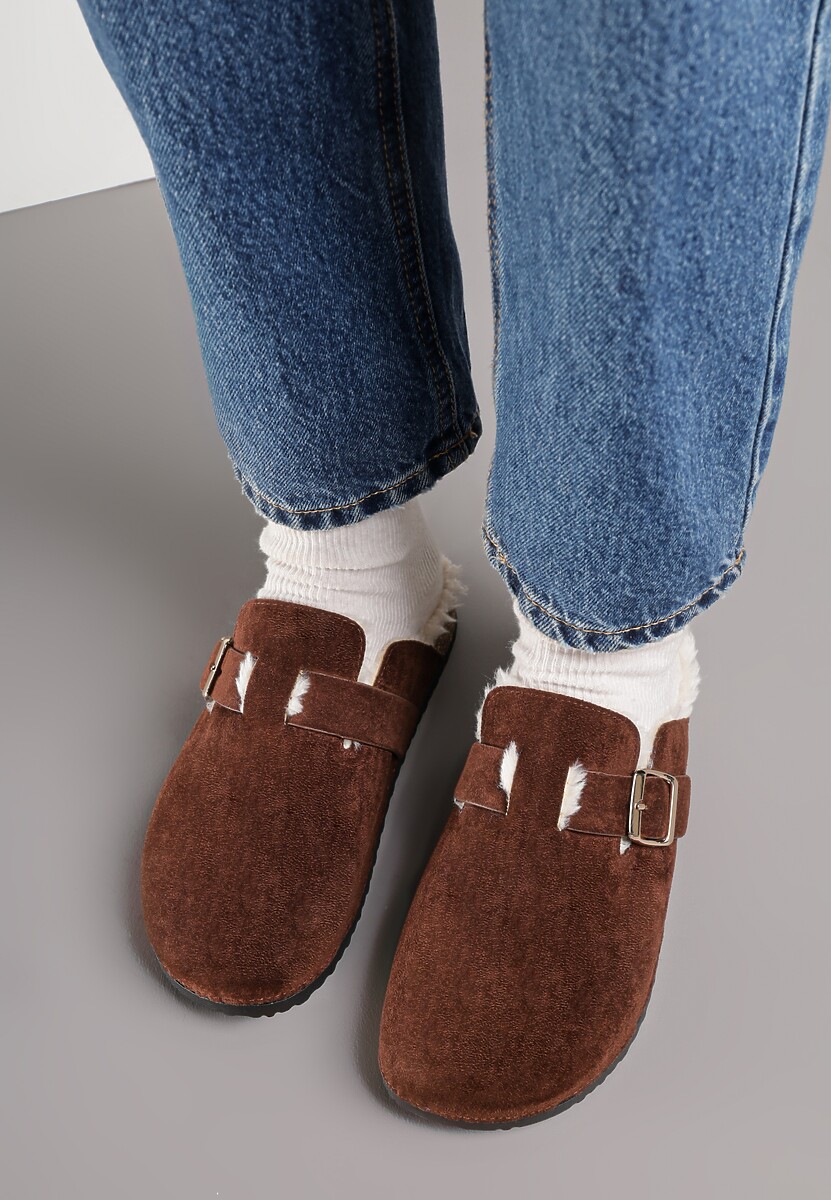 Ciemnobrązowe Kapcie na Płaskiej Podeszwie Ozdobione  Paskiem z Klamrą Ninnithra