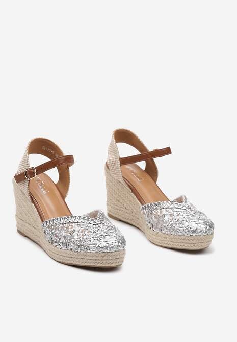 Srebrne Sandały z Imitacji Skóry z Plecionki Zapinane na Sprzączkę na Koturnie Rioma