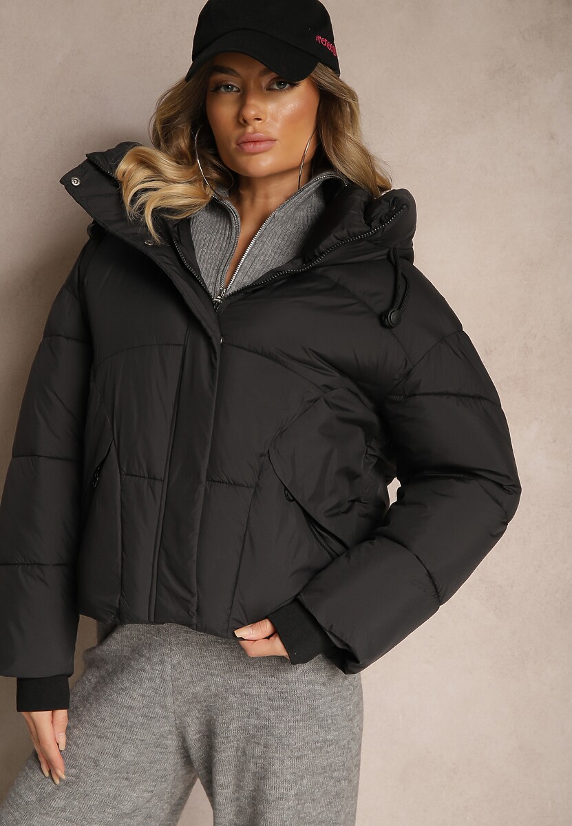 Czarna Pudełkowa Kurtka z Pikowanymi Przeszyciami i Kapturem Zdobiona Ściągaczami Hedilea