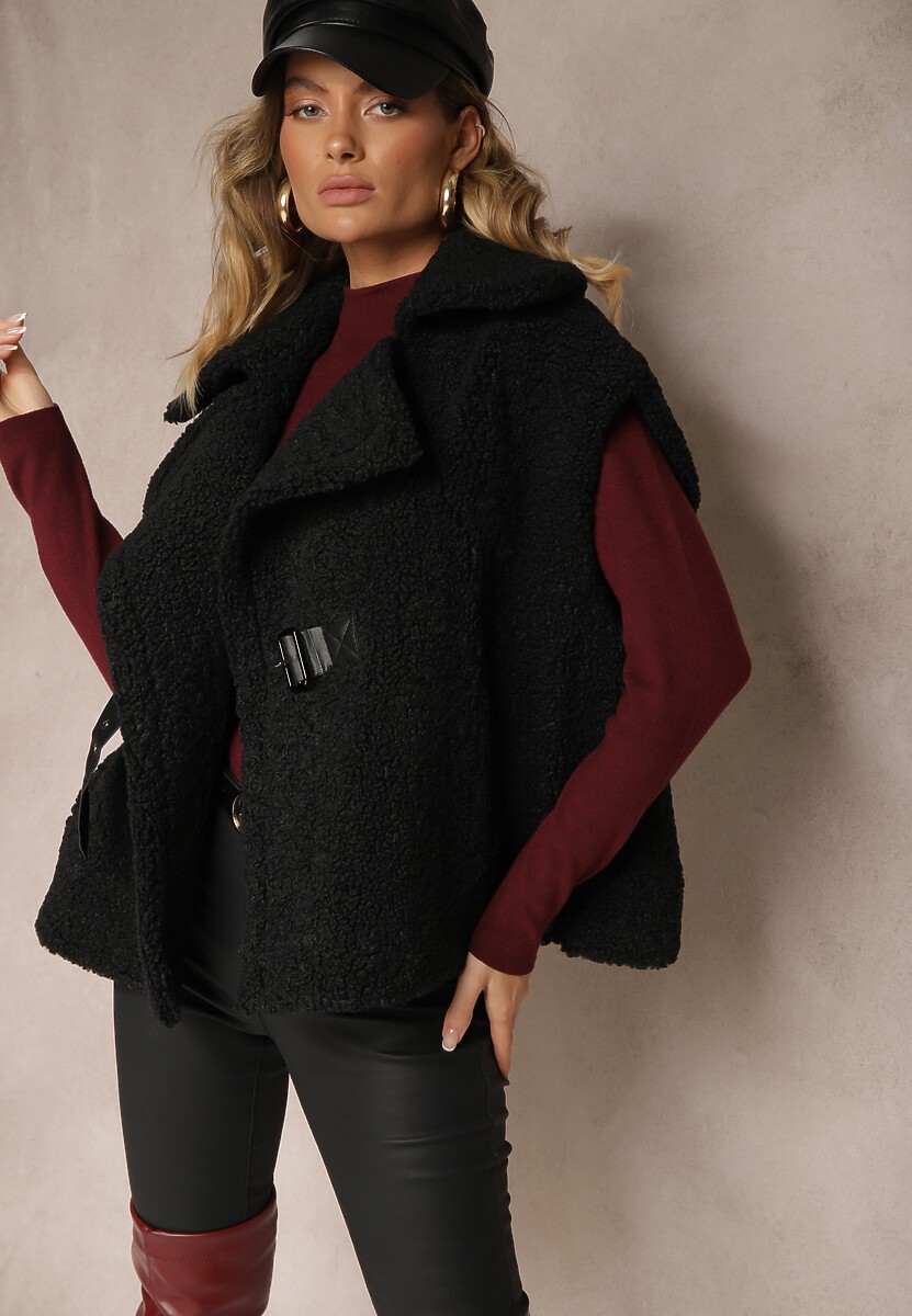 Czarna Kamizelka z Barankowego Futerka Zapinana na Klamrę przy Pasku Hetirani