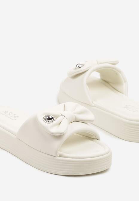 Białe Klapki na Niskiej Platformie z Kokardą Meririela