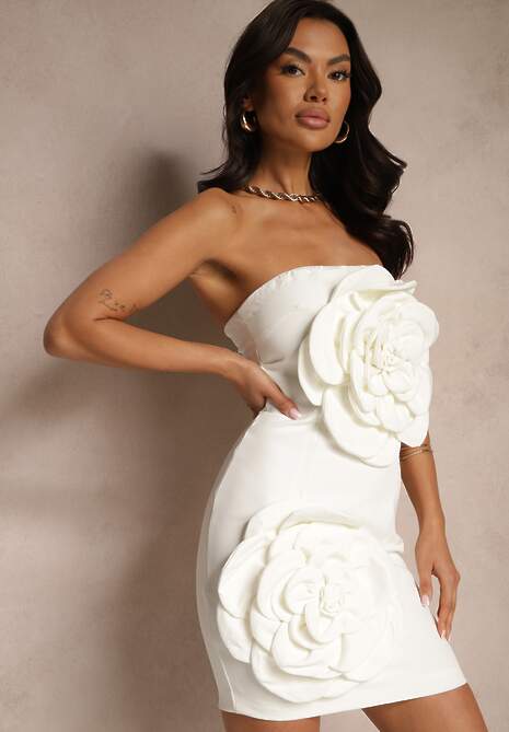 Biała Sukienka Typu Bandeau z Kwiatami 3D Desilina