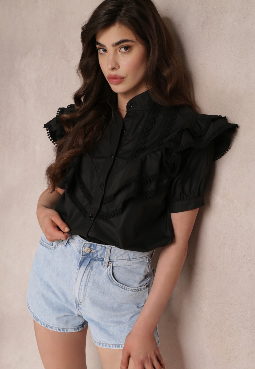 Czarna Koronkowa Koszula z Krótkim Rękawem i Falbankami z Przodu Audrea