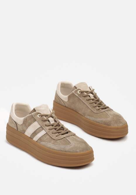 Ciemnobeżowe Sneakersy Zamszowe na Platformie ze Skórzaną Wkładką Ozdobione Paskiem Adivrie