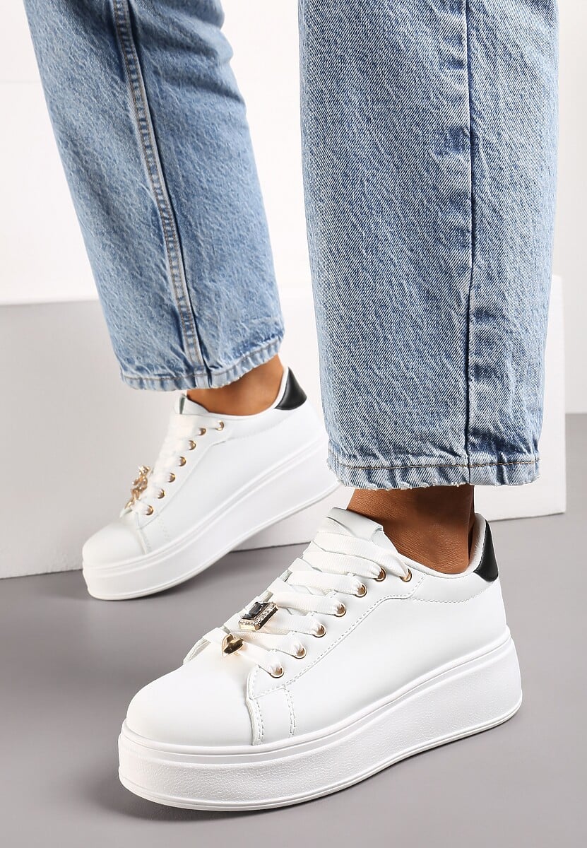 Biało-Czarne Sneakersy na Platformie z Metalowymi Zawieszkami i Cyrkoniami Nioko