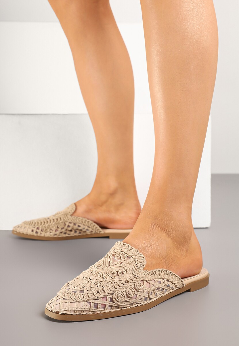 Białe Klapki z Plecioną Cholewką Nandira