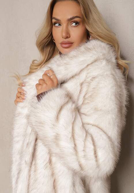 Biały Elegancki Płaszcz z Miękkiego Futra z Wsuwanymi Kieszeniami Inatrella