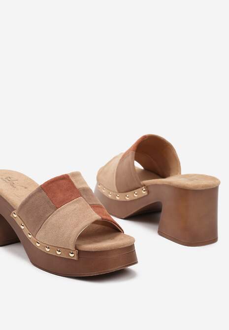 Brązowe Klapki z Niewysoką Platformą i Kwadratowym Słupkiem z Nitami Naeri