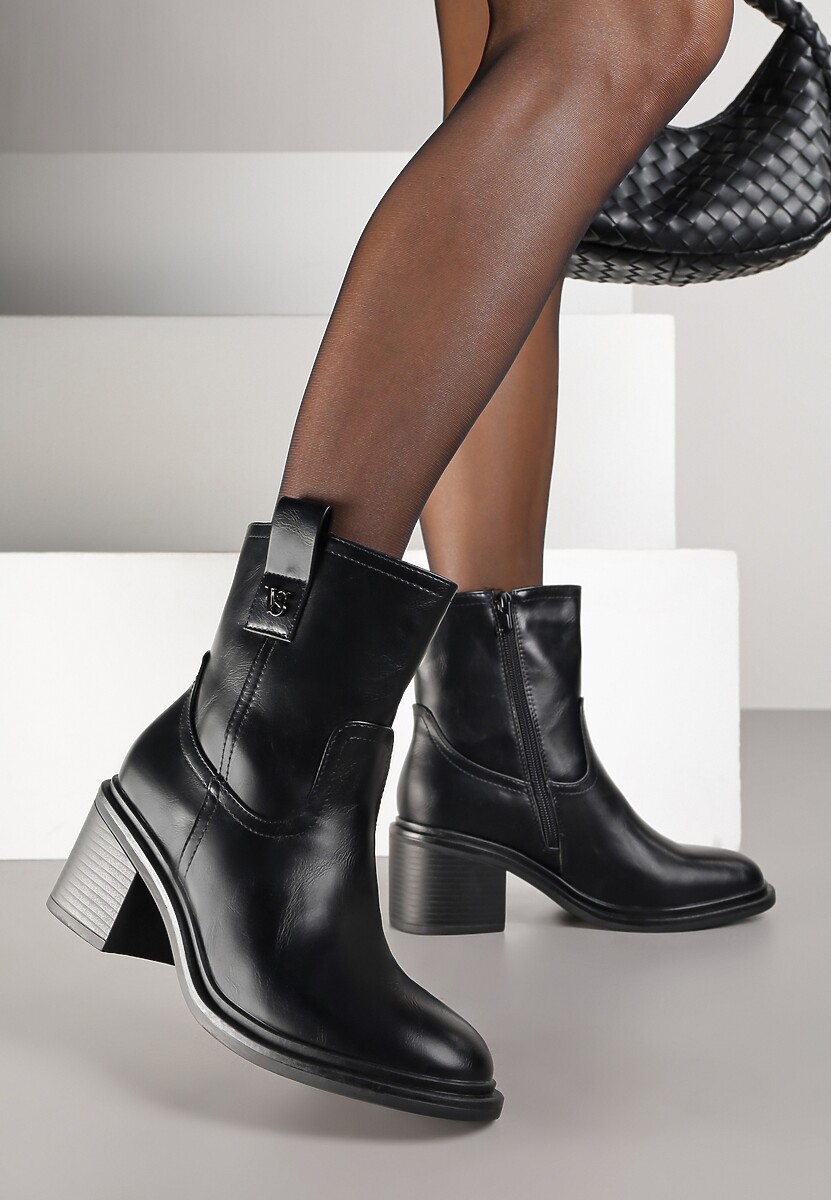 Czarne Botki Vices na Słupku Ozdobione Aplikacją Liter Lorrise