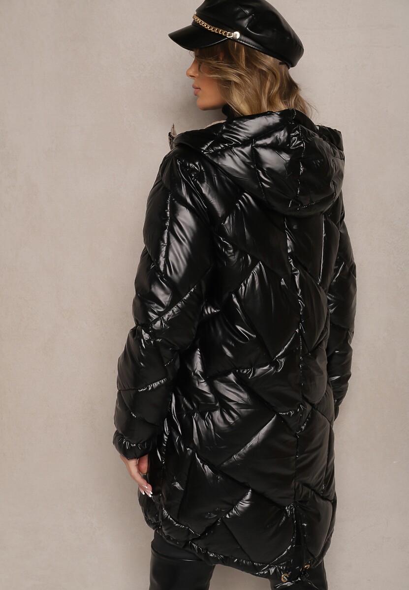 Czarna Kurtka Pikowana o Długim Kroju z Kapturem Ozdobiona Sznurkami Polezi