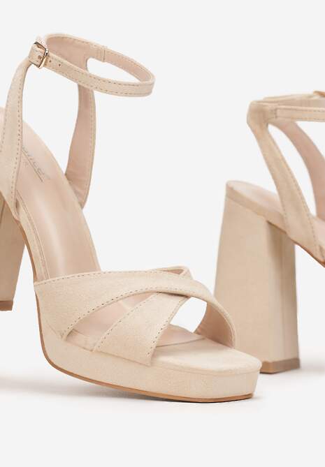 Beżowe Sandały na Słupku z Kwadratowym Noskiem Latoia