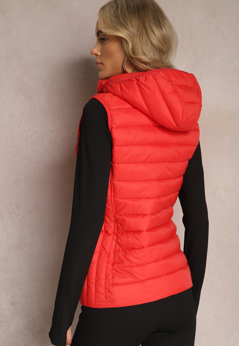 Czerwona Kamizelka Pikowana z Kapturem Dominica