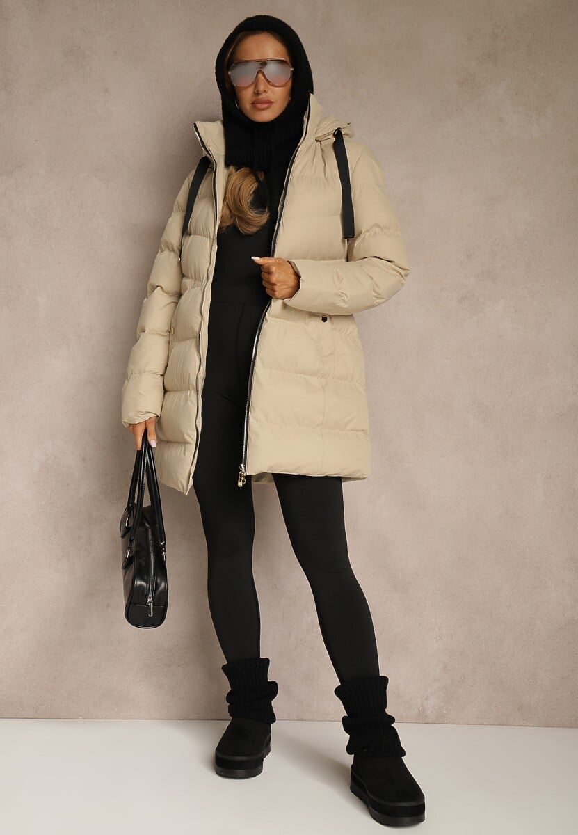 Jasnobeżowa Kurtka Pikowana o Długim Kroju z Kapturem i Suwakiem Dwukierunkowym Naomira