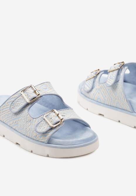 Jasnoniebieskie Klapki Ozdobione Plecionym Materiałem i Klamrami Ellyra