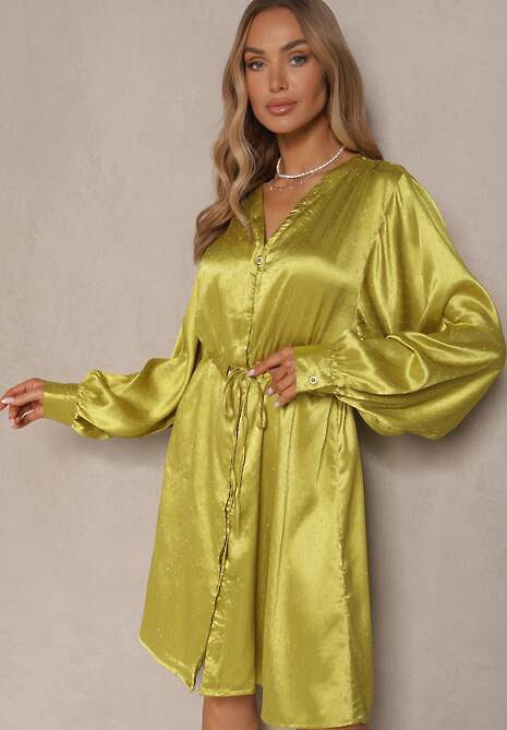 Zielona Koszulowa Sukienka z Satyny Ozdobiona Cyrkoniami i Paskiem Miledis