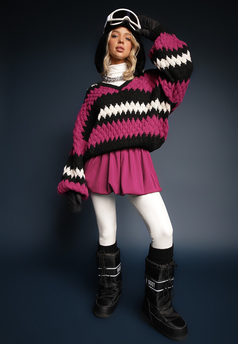 Fuksjowy Oversize Sweter z Trójkątnym Dekoltem z Ozdobnej Dzianiny Klinerda