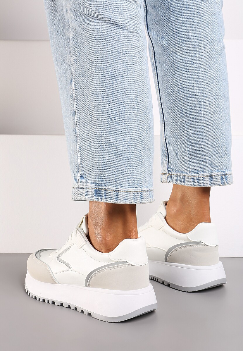 Białe Sneakersy na Płaskiej Podeszwie z Geometrycznym Motywem Erithnia