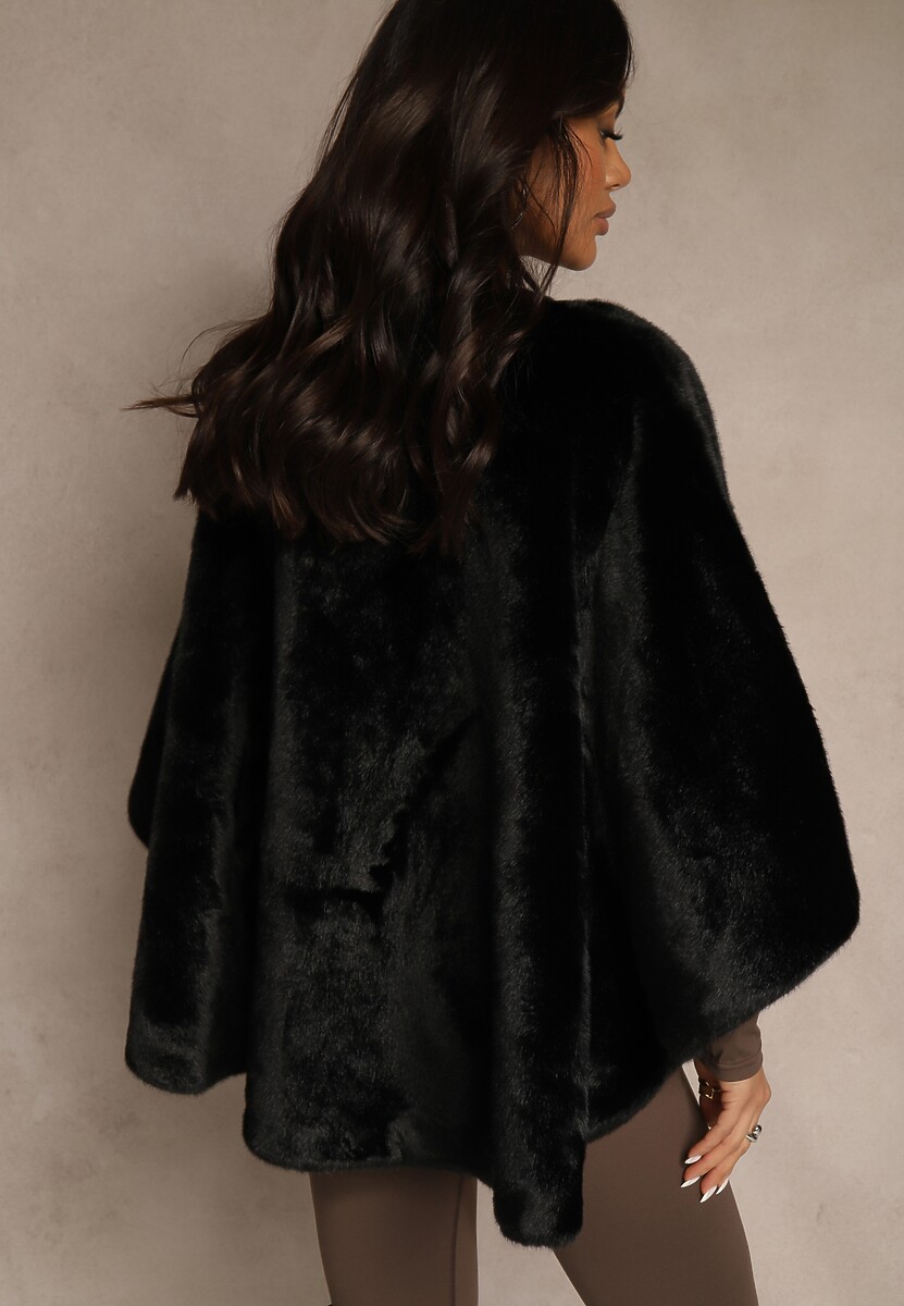 Czarne Futerkowe Ponczo Ozdobione Paskiem Monareva