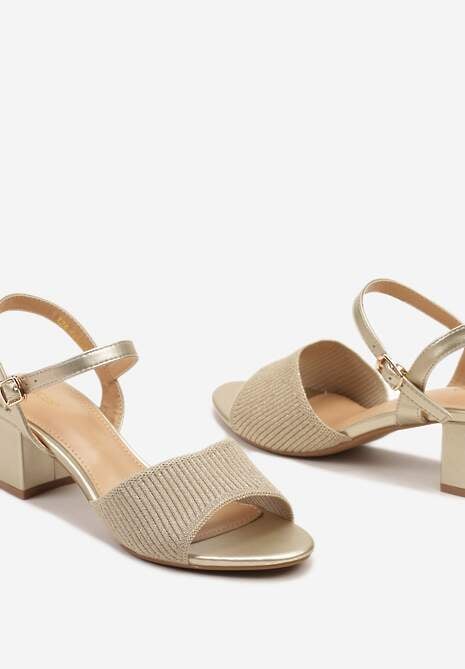 Złote Sandały na Słupkowym Obcasie z Tłoczeniem na Pasku Natissa