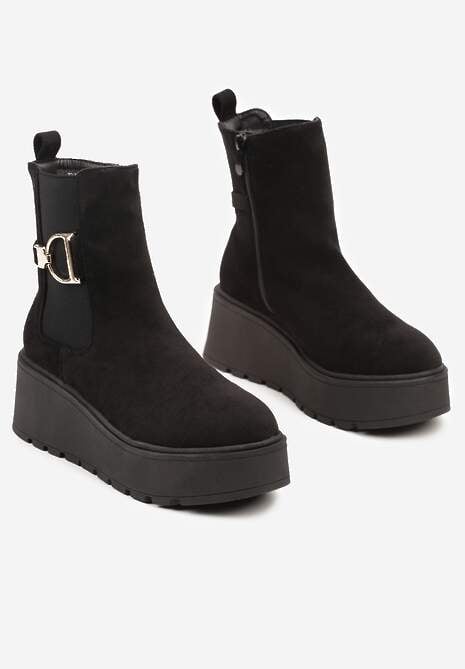 Czarne Botki Sztyblety na Platformie Wykończone Metaliczną Klamrą Vliteia